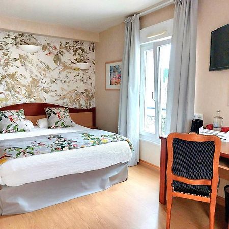 Logis Hotel & Restaurant Des Lacs Celles-sur-Plaine Esterno foto