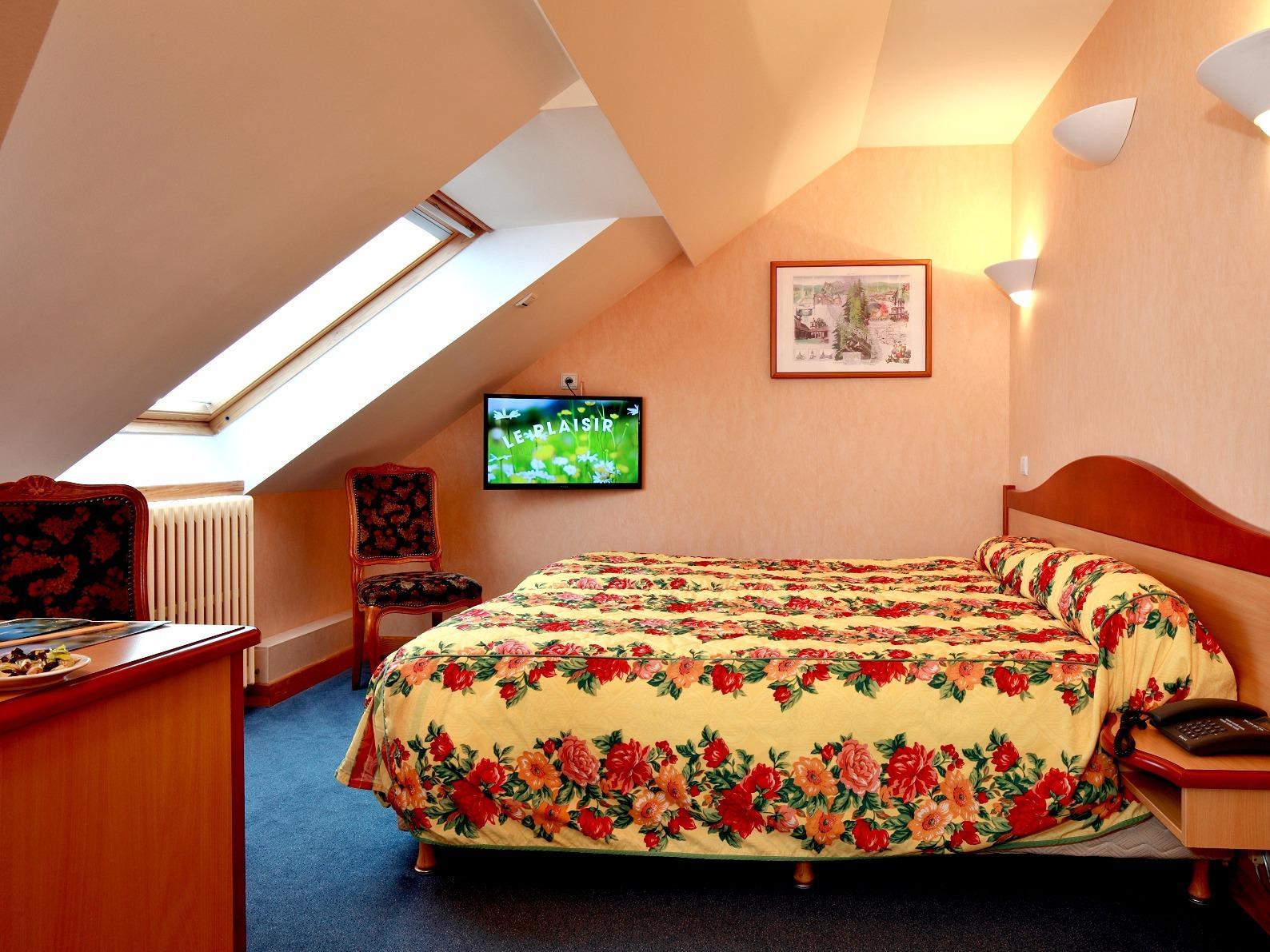 Logis Hotel & Restaurant Des Lacs Celles-sur-Plaine Esterno foto