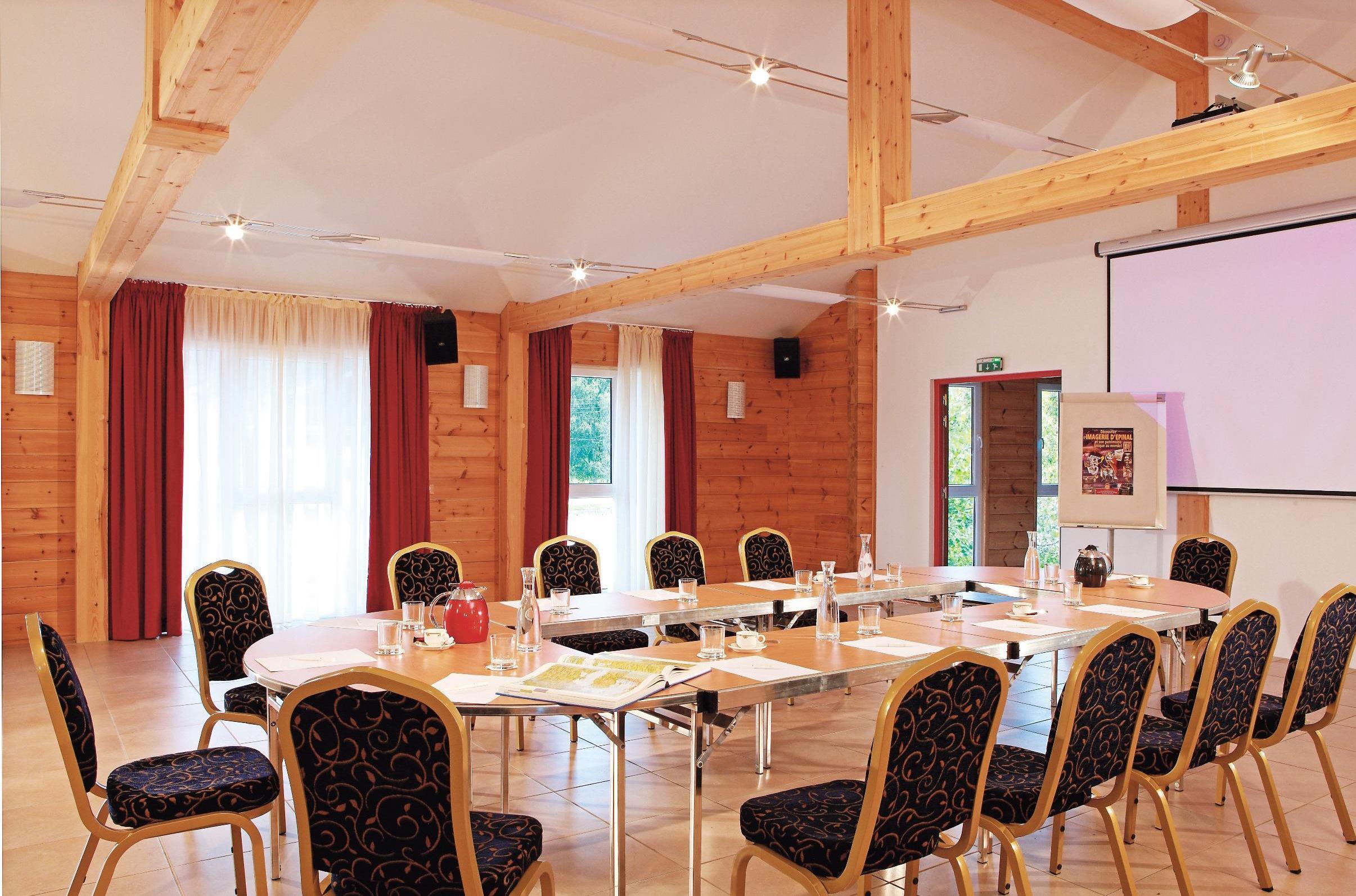 Logis Hotel & Restaurant Des Lacs Celles-sur-Plaine Esterno foto