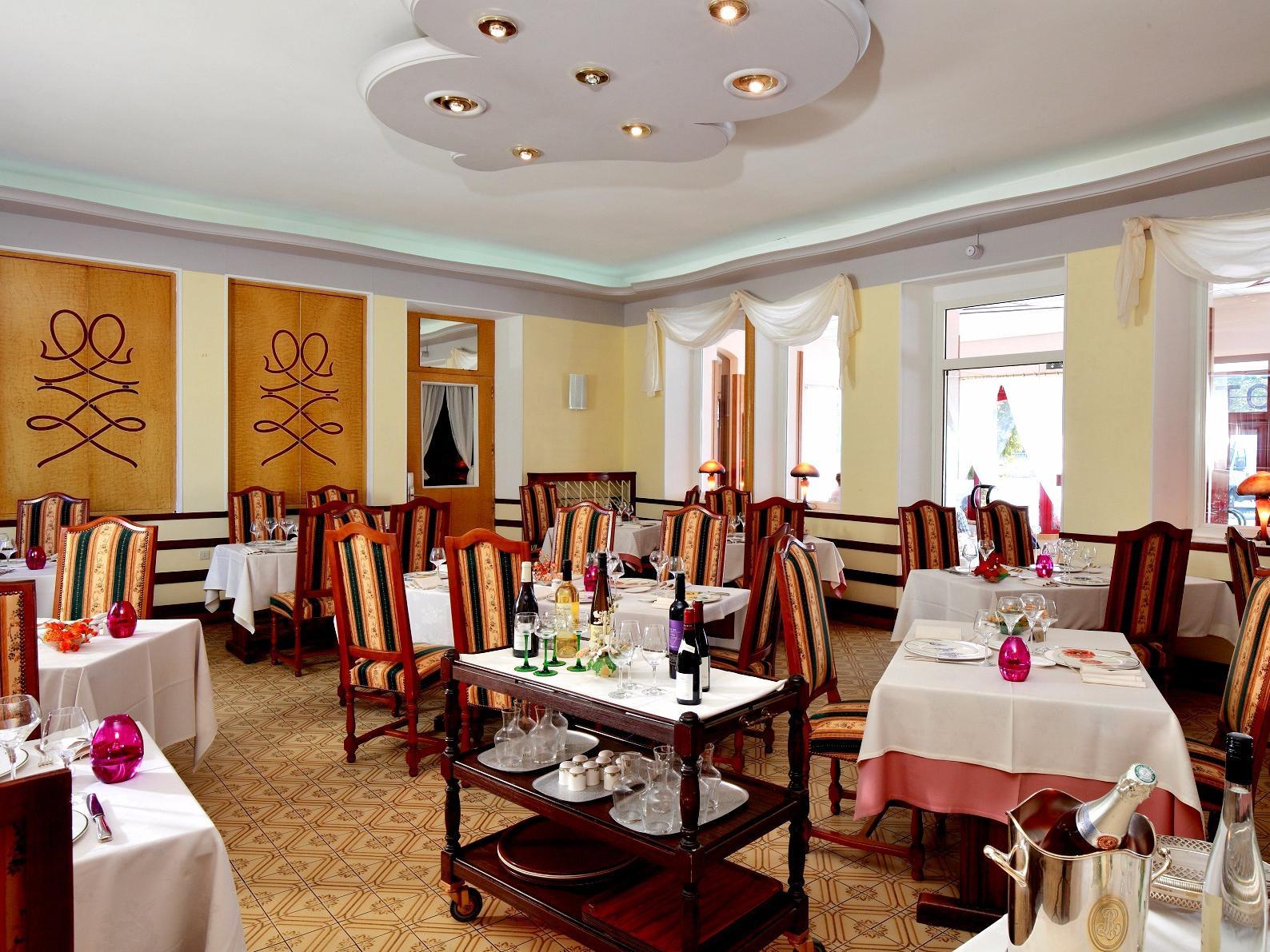 Logis Hotel & Restaurant Des Lacs Celles-sur-Plaine Esterno foto
