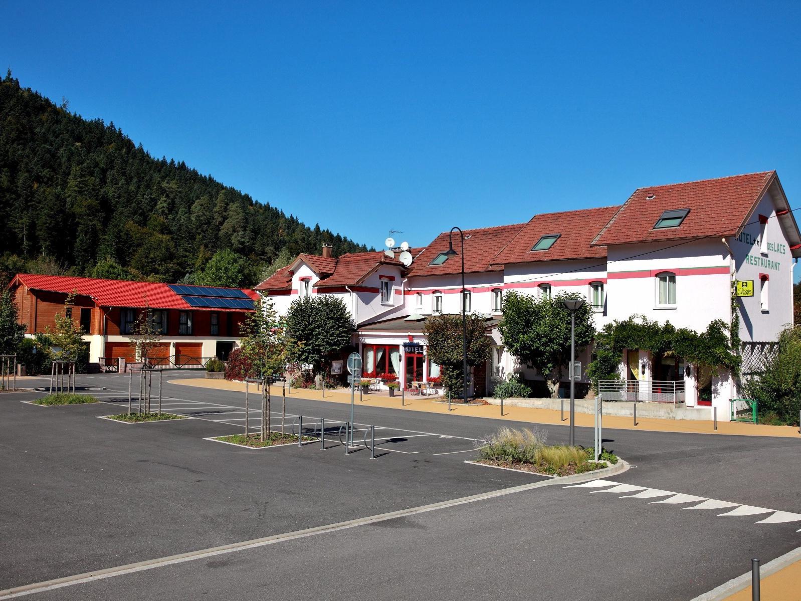 Logis Hotel & Restaurant Des Lacs Celles-sur-Plaine Esterno foto