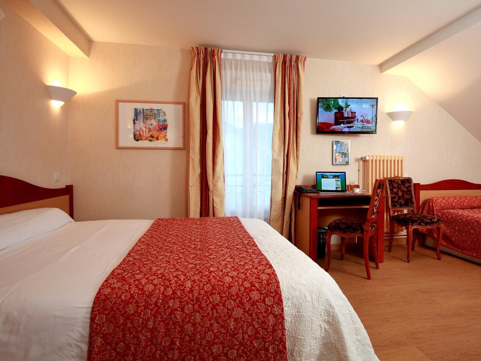 Logis Hotel & Restaurant Des Lacs Celles-sur-Plaine Esterno foto