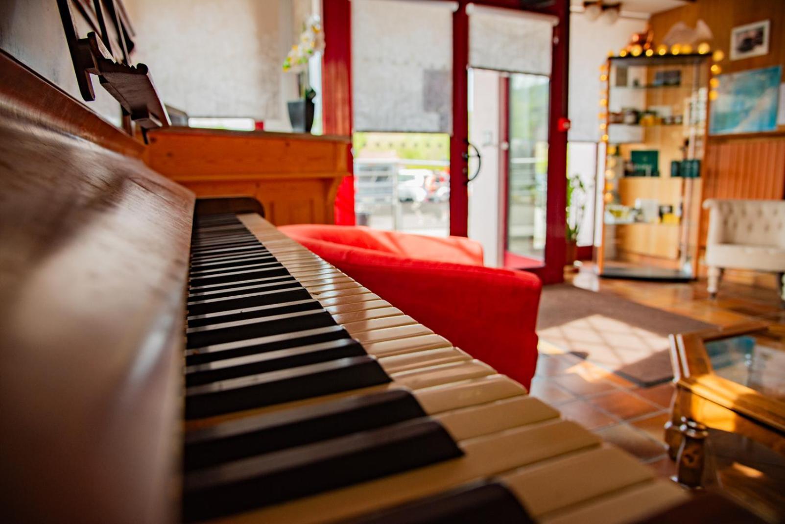 Logis Hotel & Restaurant Des Lacs Celles-sur-Plaine Esterno foto
