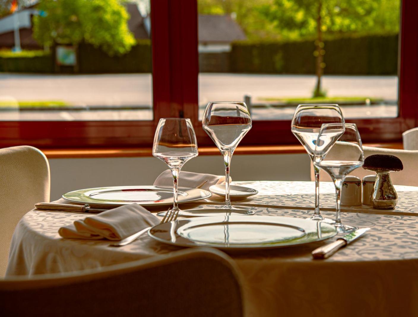 Logis Hotel & Restaurant Des Lacs Celles-sur-Plaine Esterno foto