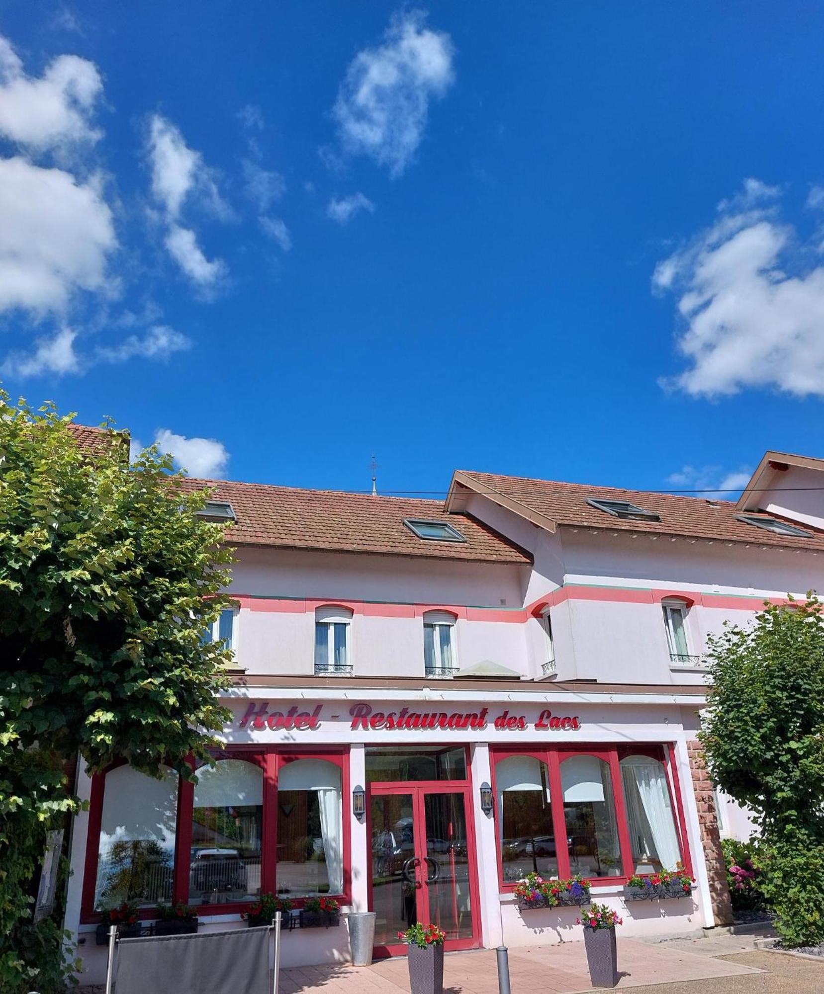 Logis Hotel & Restaurant Des Lacs Celles-sur-Plaine Esterno foto