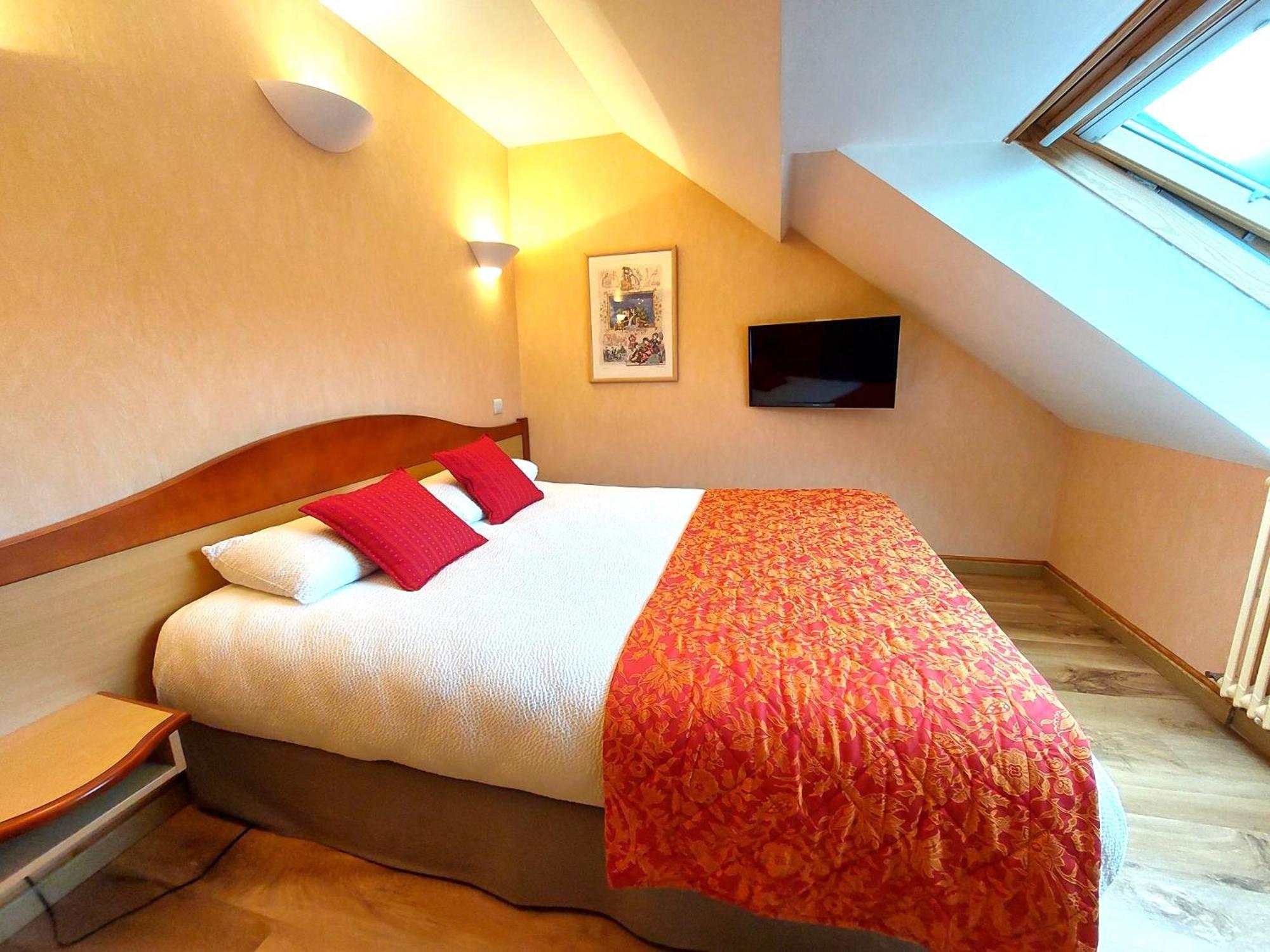 Logis Hotel & Restaurant Des Lacs Celles-sur-Plaine Esterno foto