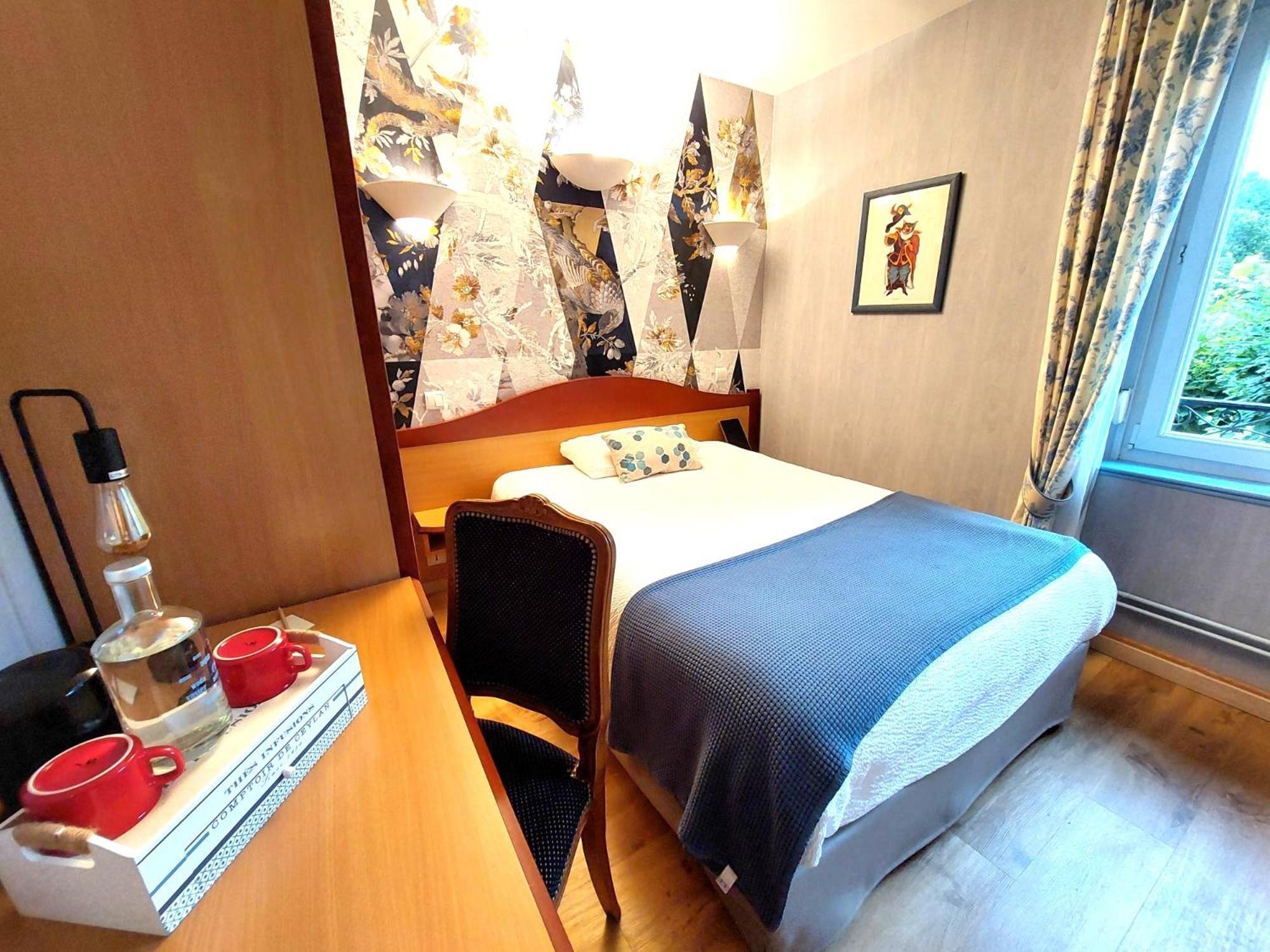 Logis Hotel & Restaurant Des Lacs Celles-sur-Plaine Esterno foto
