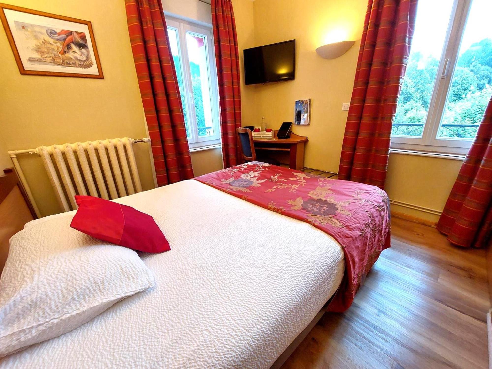 Logis Hotel & Restaurant Des Lacs Celles-sur-Plaine Esterno foto